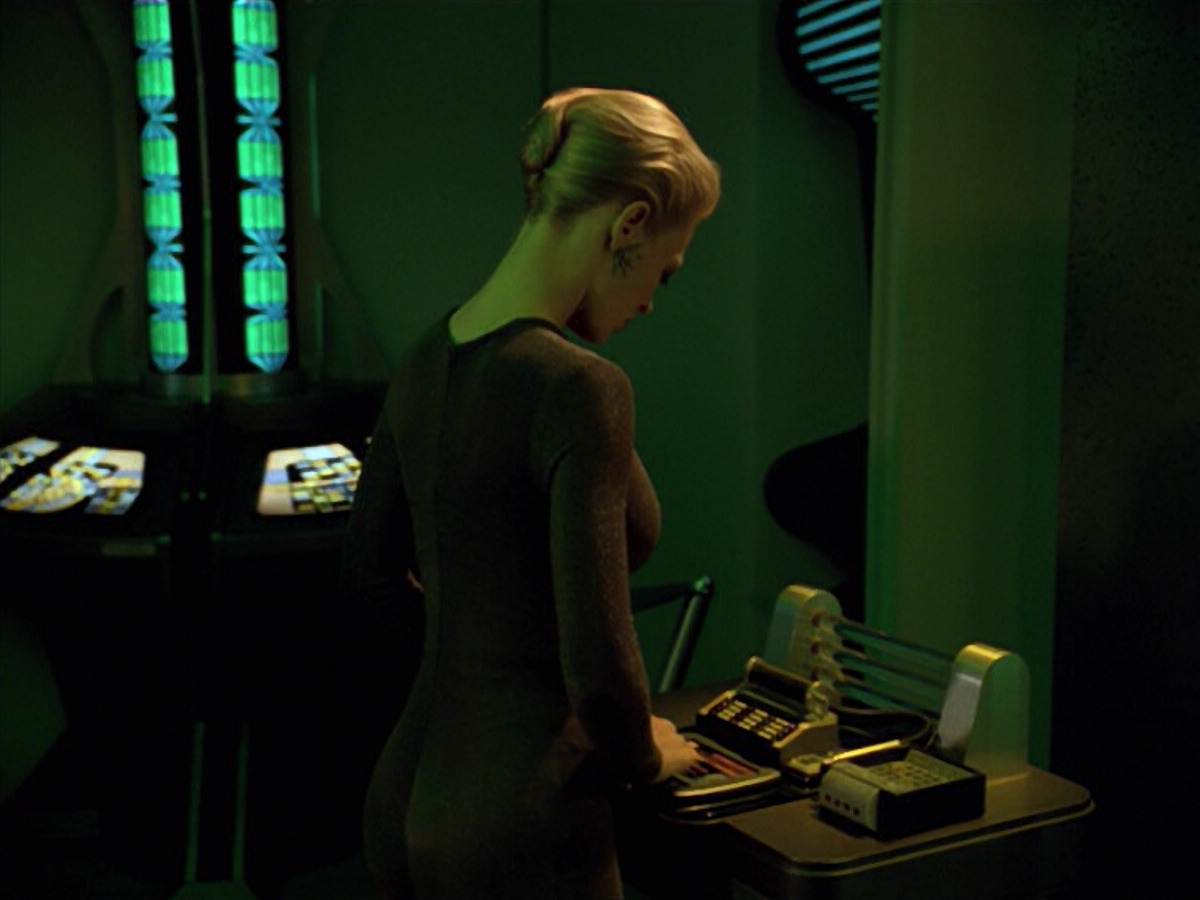 extant_StarTrek_VOY_5x02-Drone_01539.jpg