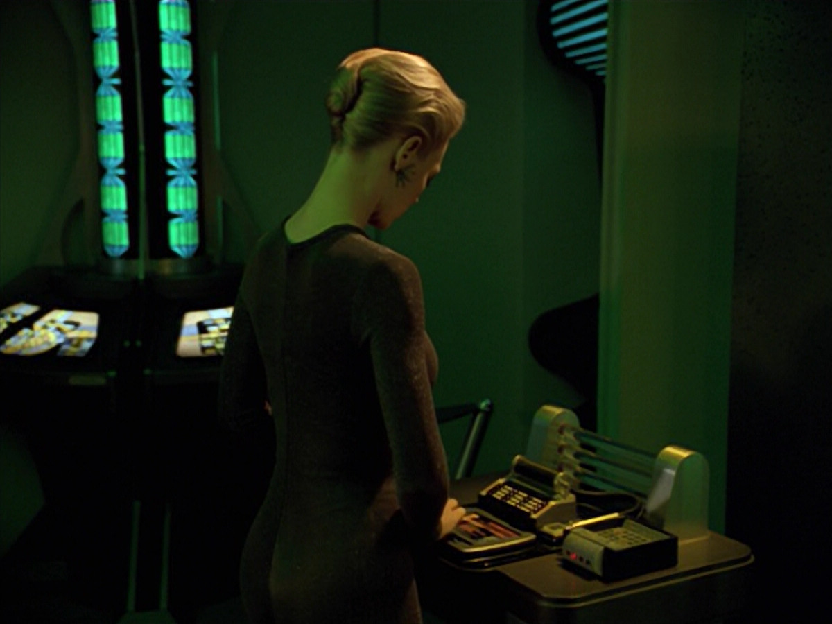extant_StarTrek_VOY_5x02-Drone_01545.jpg