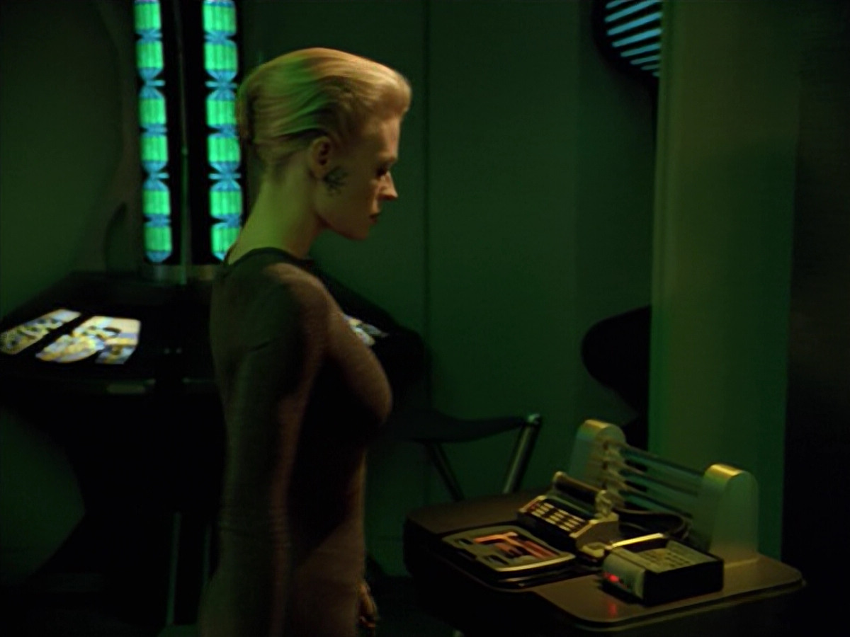 extant_StarTrek_VOY_5x02-Drone_01549.jpg