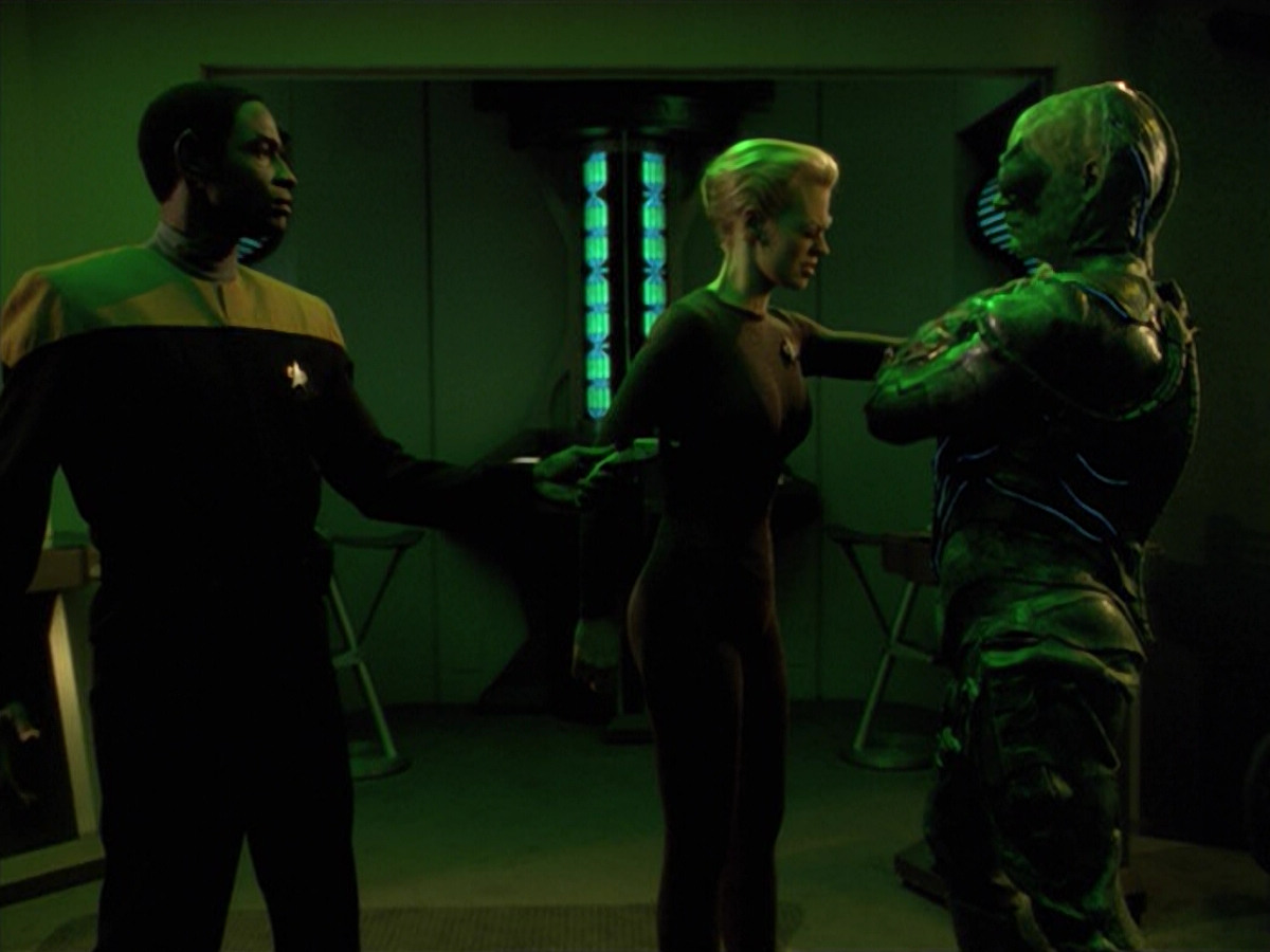 extant_StarTrek_VOY_5x02-Drone_01688.jpg