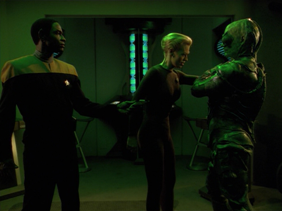 extant_StarTrek_VOY_5x02-Drone_01689.jpg