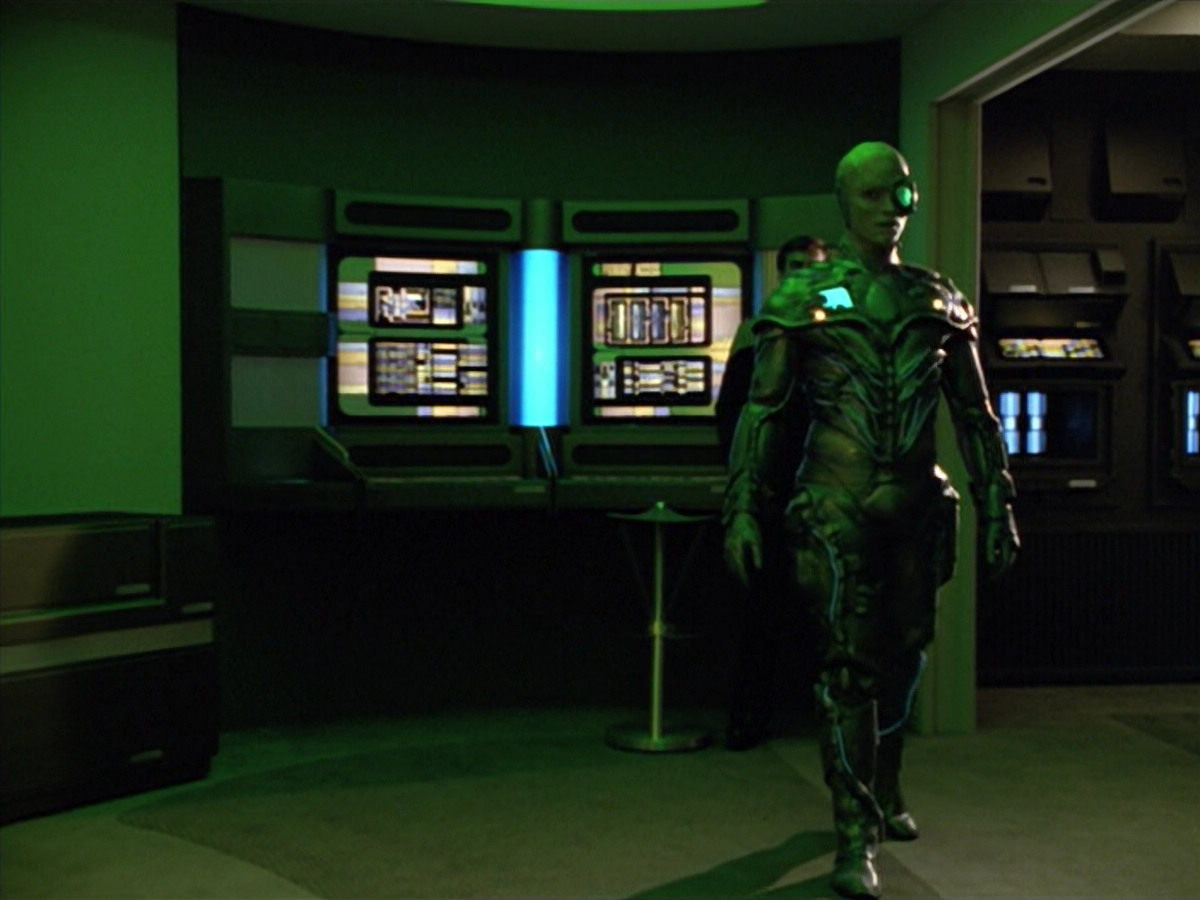 extant_StarTrek_VOY_5x02-Drone_01746.jpg