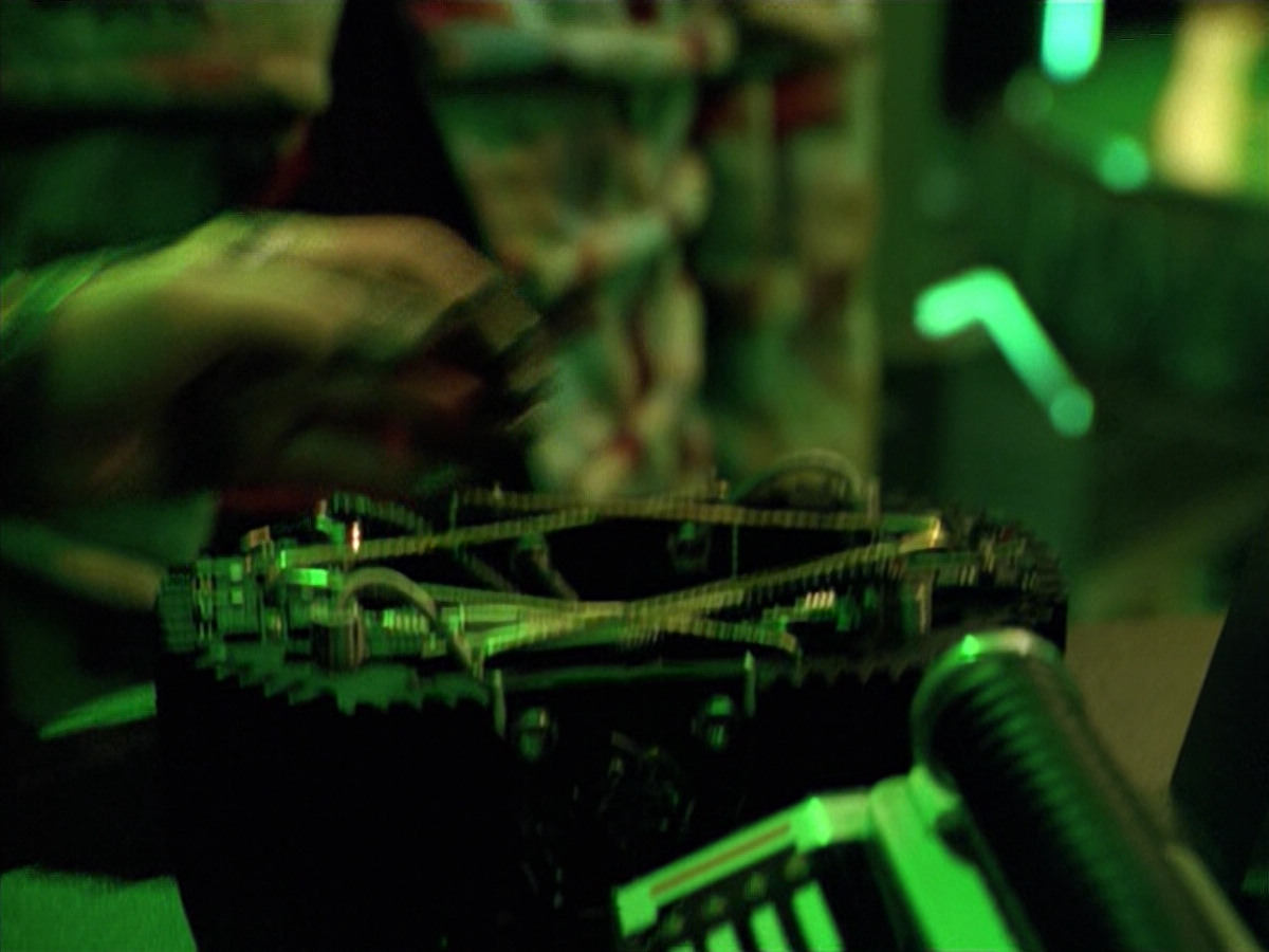 extant_StarTrek_VOY_5x02-Drone_01818.jpg