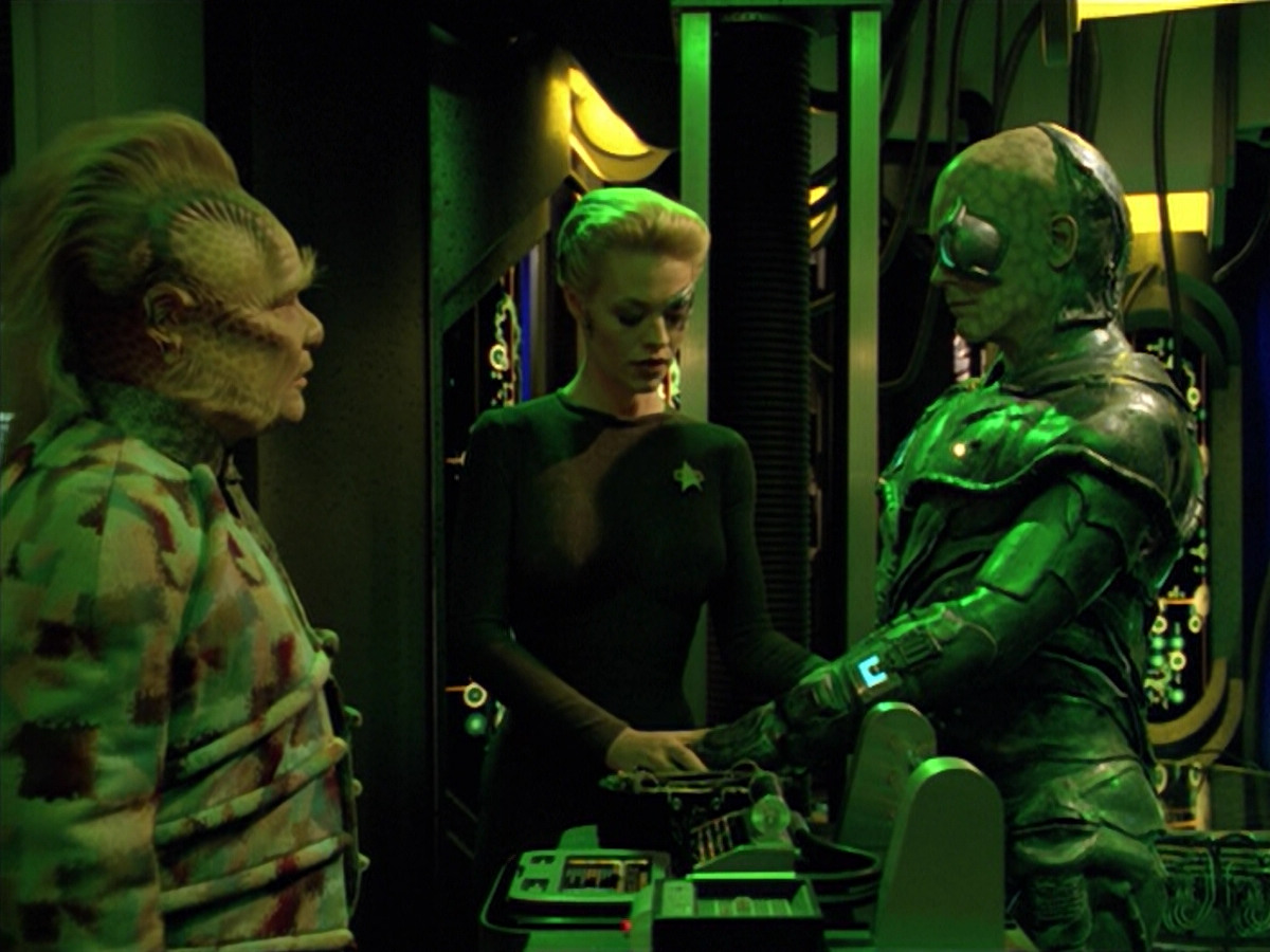 extant_StarTrek_VOY_5x02-Drone_01873.jpg