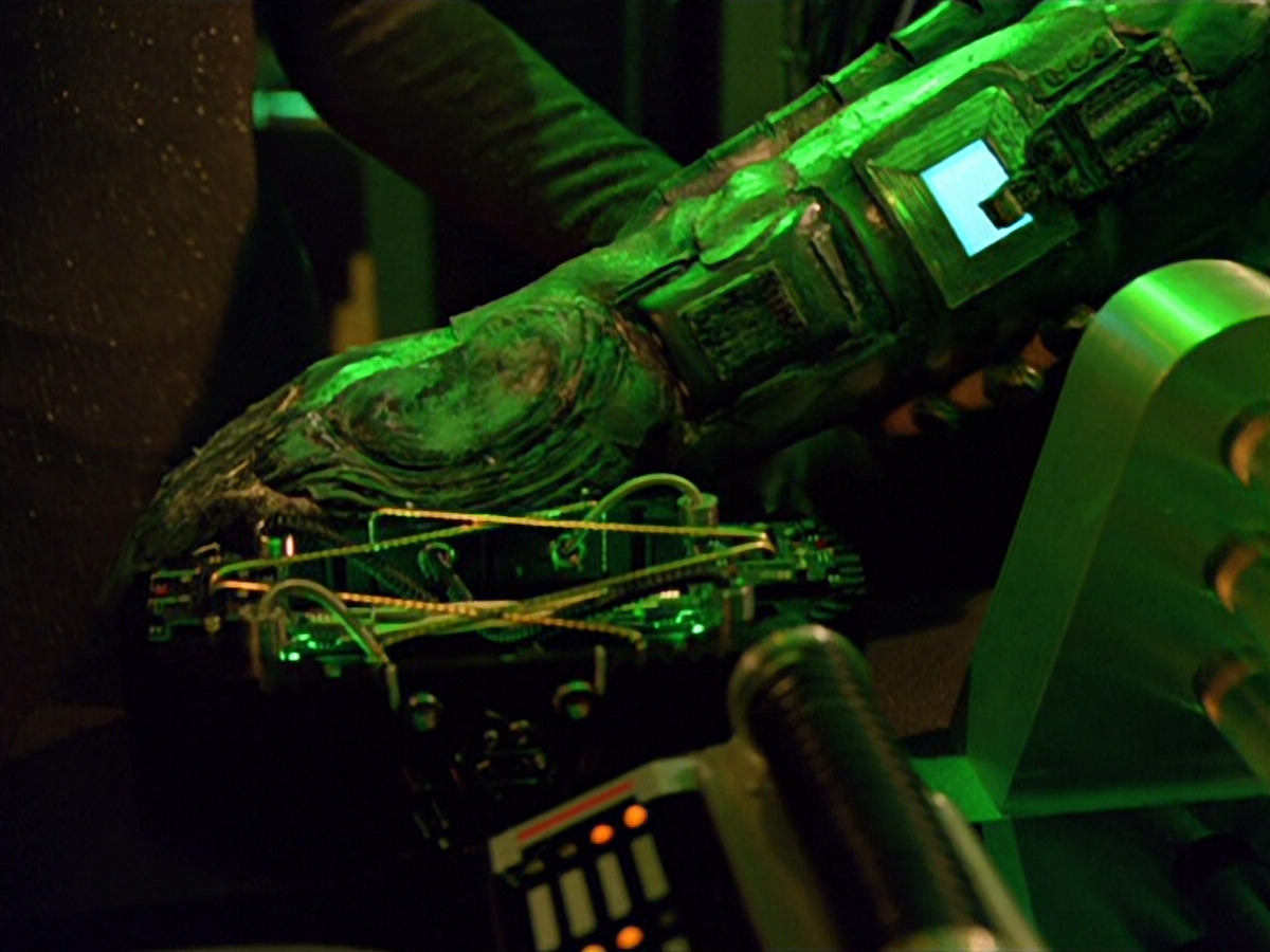 extant_StarTrek_VOY_5x02-Drone_01889.jpg