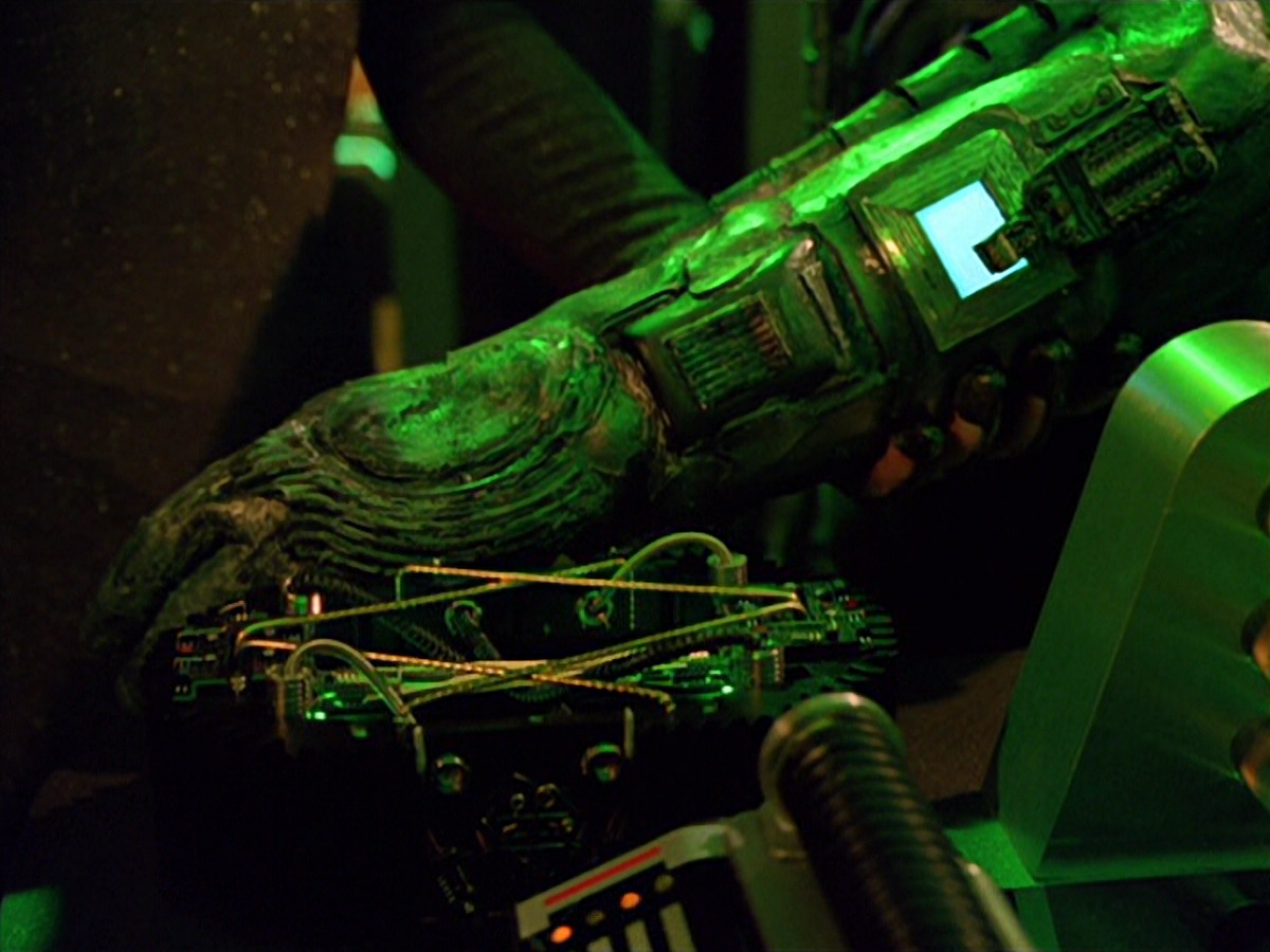extant_StarTrek_VOY_5x02-Drone_01896.jpg