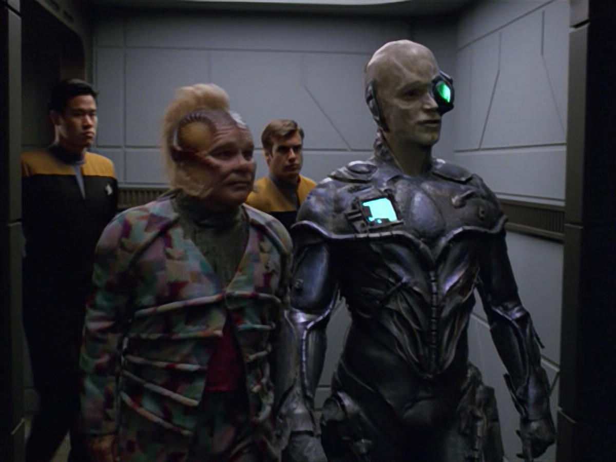 extant_StarTrek_VOY_5x02-Drone_02057.jpg