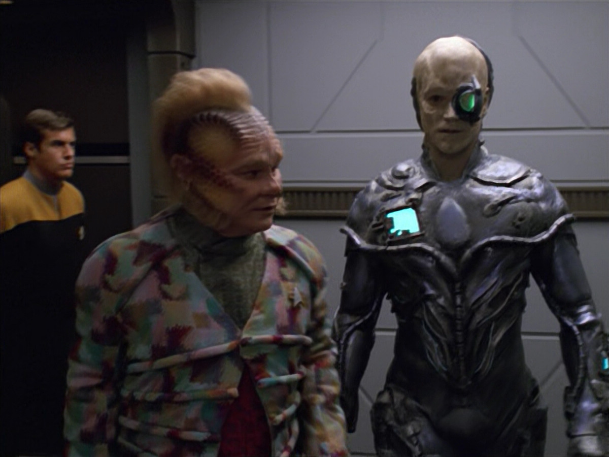 extant_StarTrek_VOY_5x02-Drone_02080.jpg