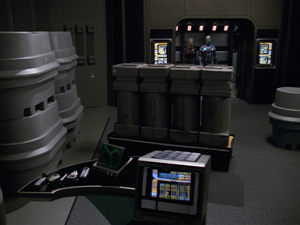 extant_StarTrek_VOY_5x02-Drone_02660.jpg