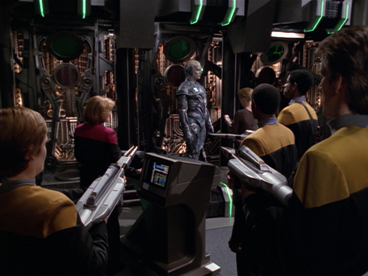 extant_StarTrek_VOY_5x02-Drone_02894.jpg