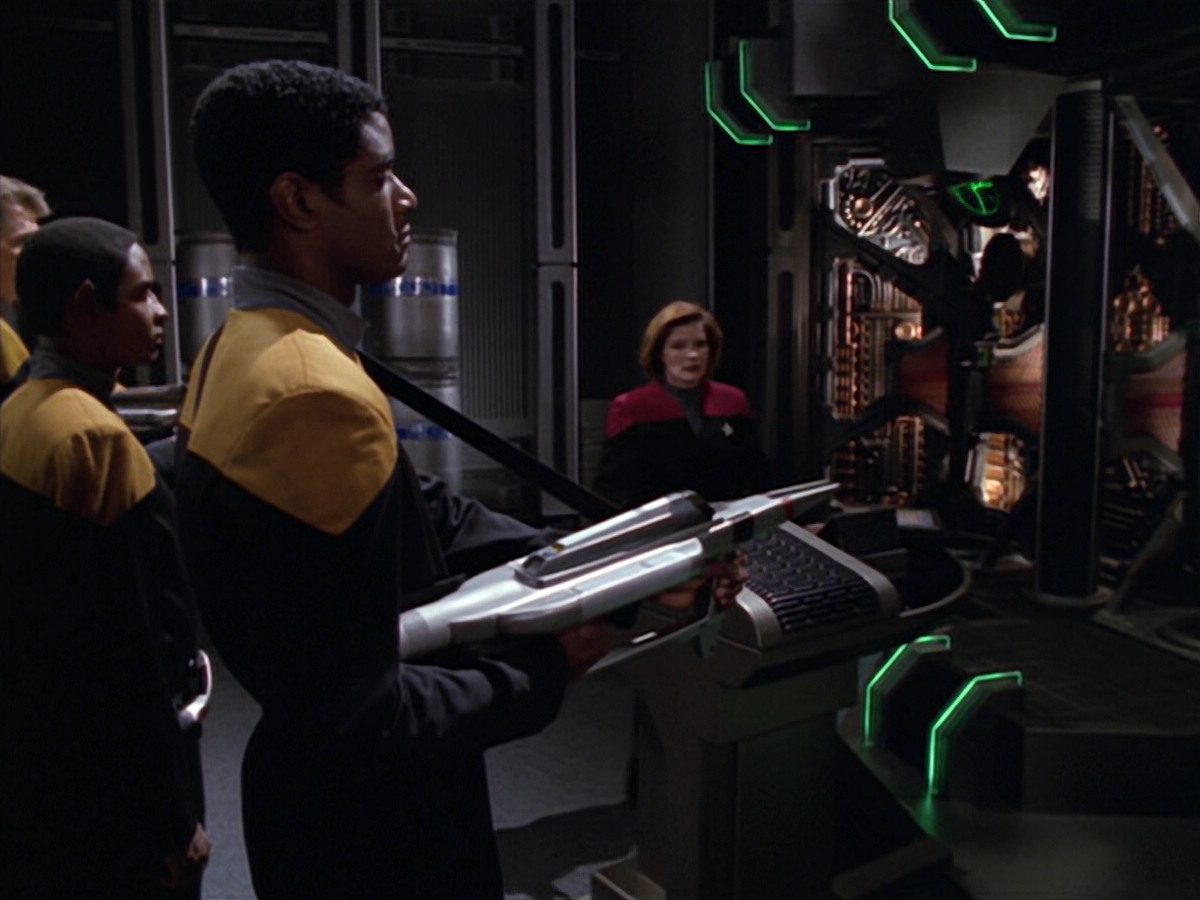 extant_StarTrek_VOY_5x02-Drone_02940.jpg