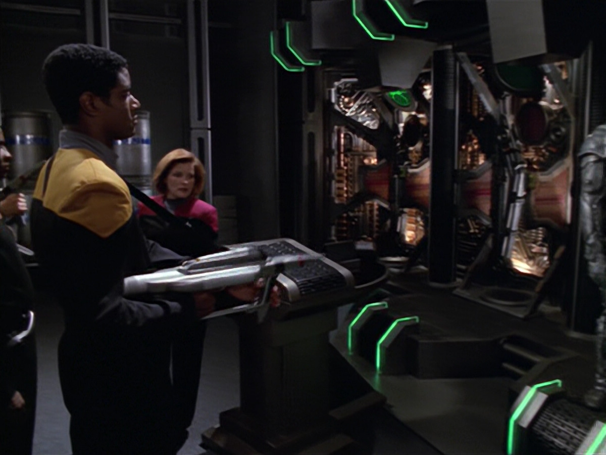 extant_StarTrek_VOY_5x02-Drone_02942.jpg