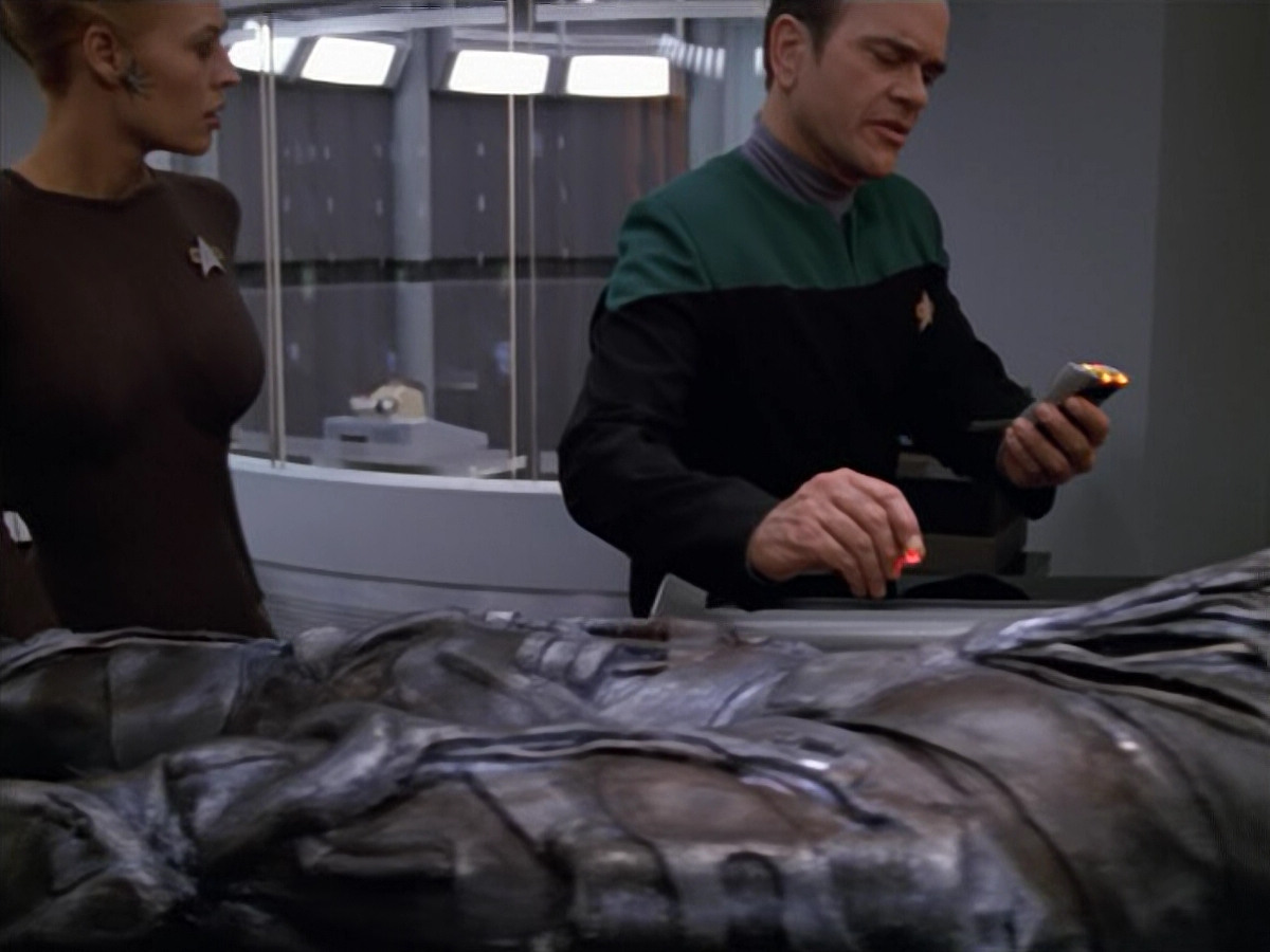 extant_StarTrek_VOY_5x02-Drone_03577.jpg