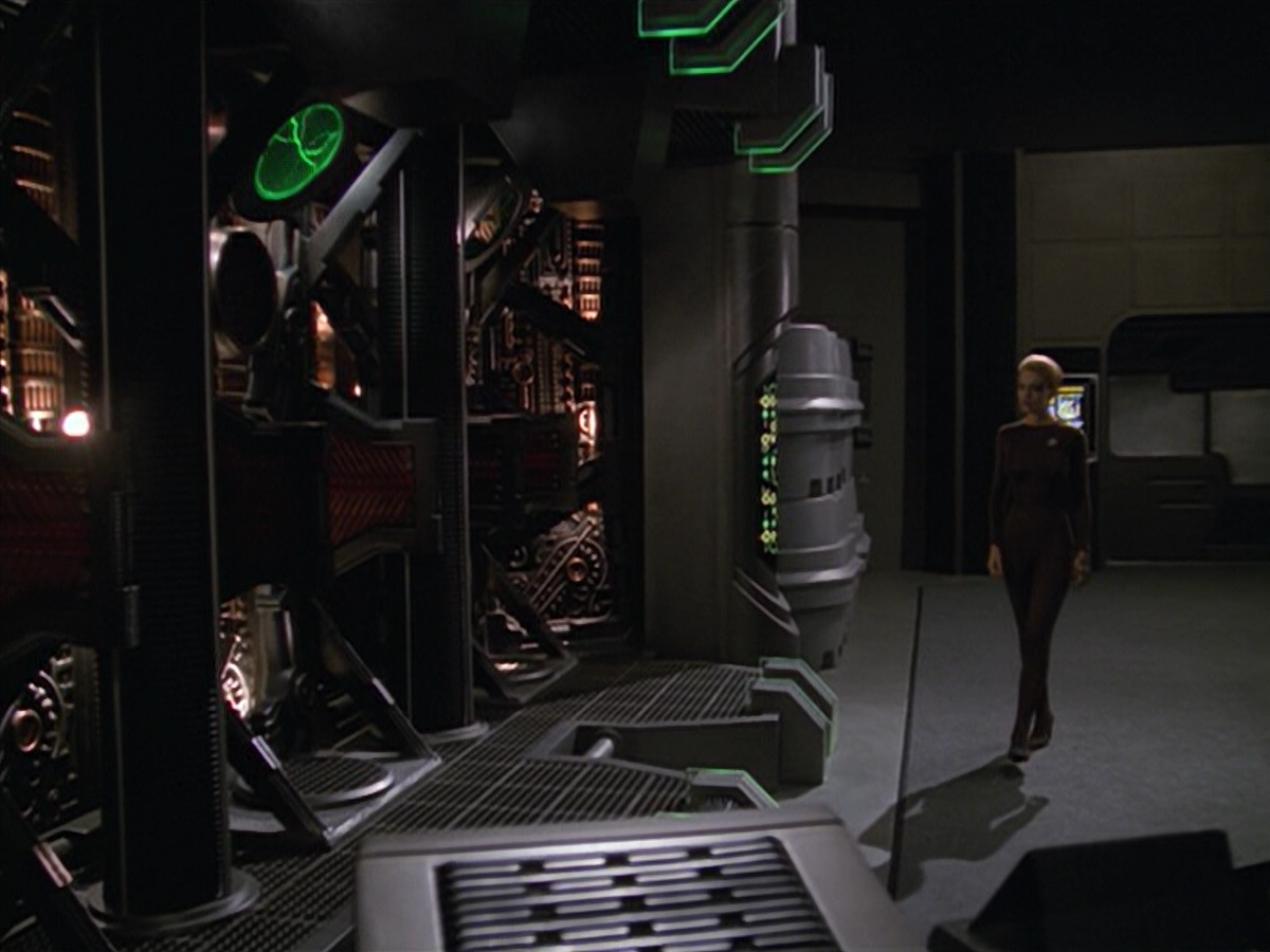extant_StarTrek_VOY_5x02-Drone_03764.jpg