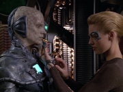 Filename=extant_StarTrek_VOY_5x02-Drone_02903.jpg
Filesize=207KiB
Dimensions=1200x900
Date added=Nov 12, 2019 extant_StarTrek_VOY_5x02-Drone_02903.jpg