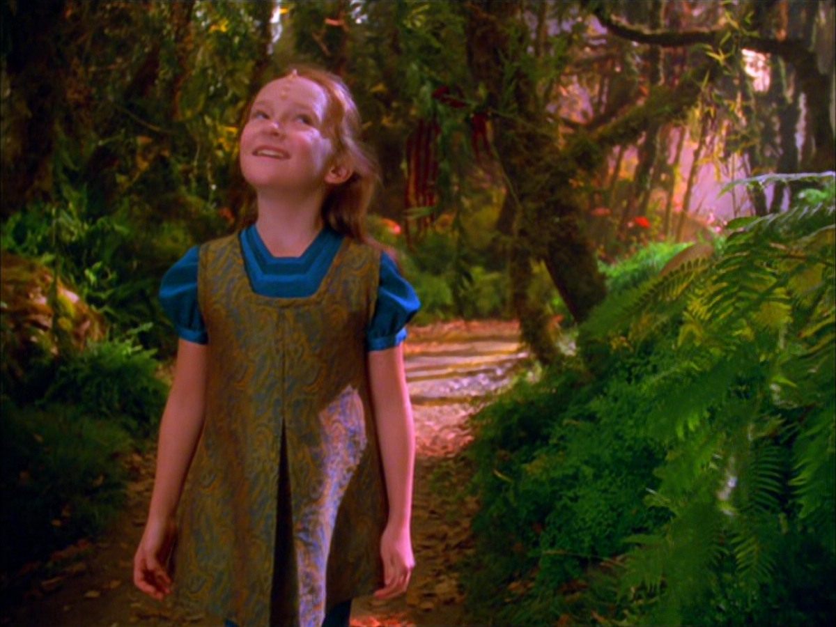 extant_StarTrek_VOY_5x05-OnceUponATime_00024.jpg