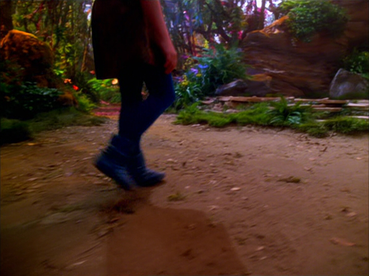 extant_StarTrek_VOY_5x05-OnceUponATime_00030.jpg