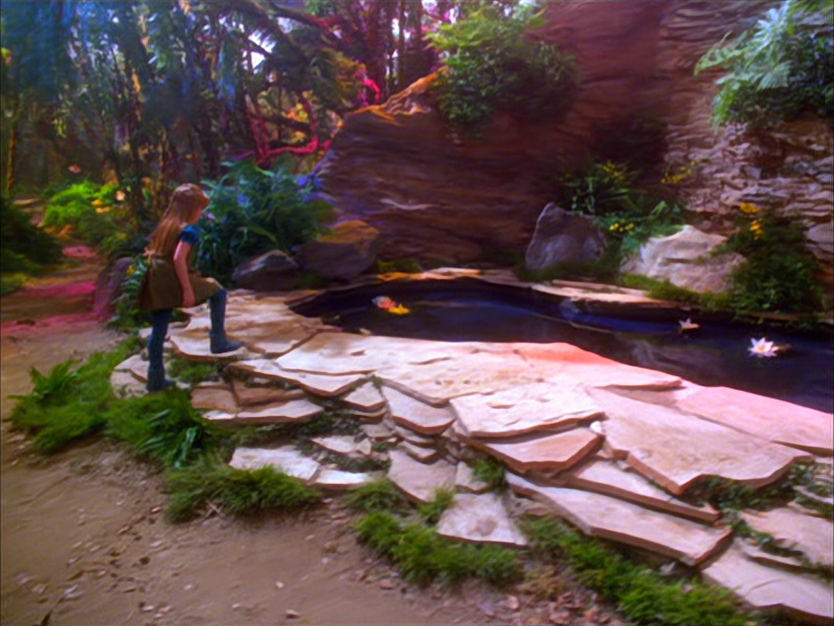 extant_StarTrek_VOY_5x05-OnceUponATime_00035.jpg