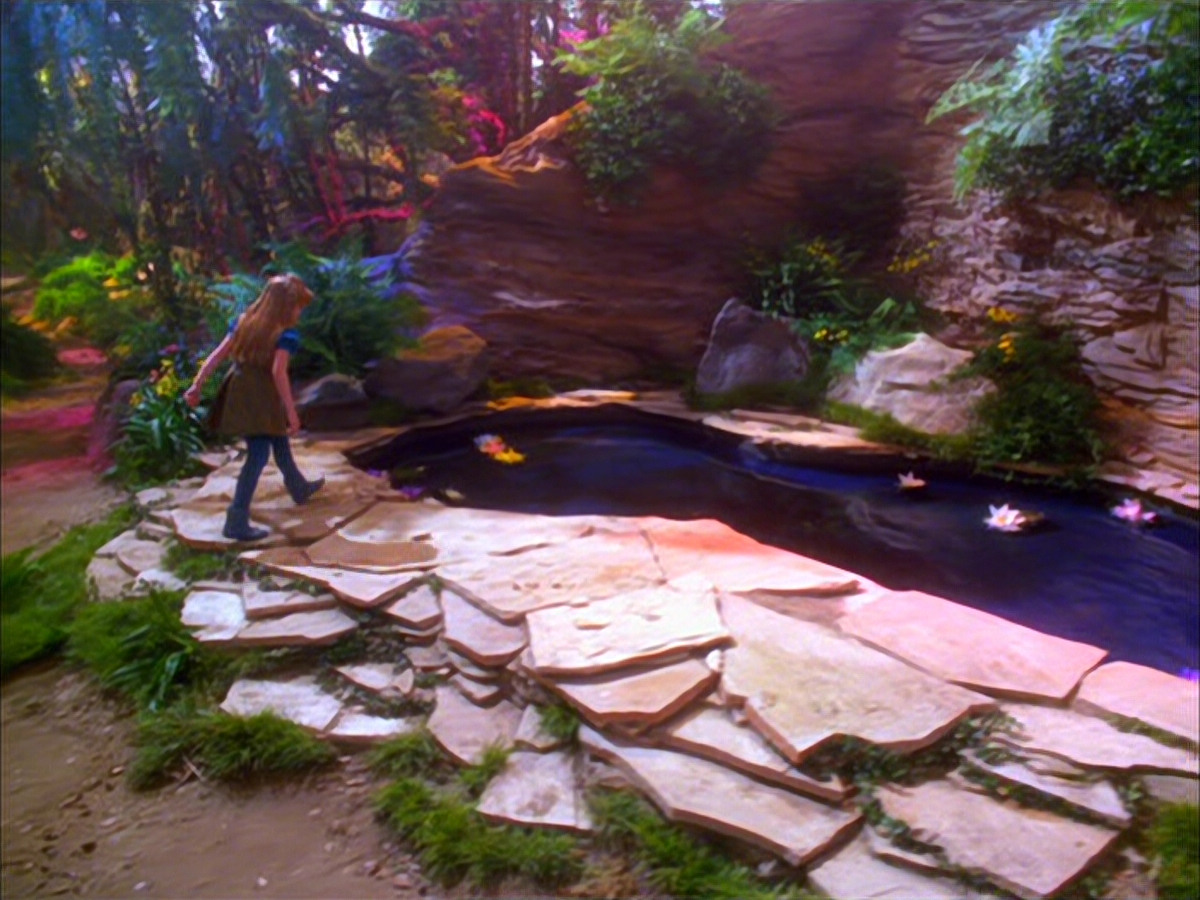 extant_StarTrek_VOY_5x05-OnceUponATime_00036.jpg