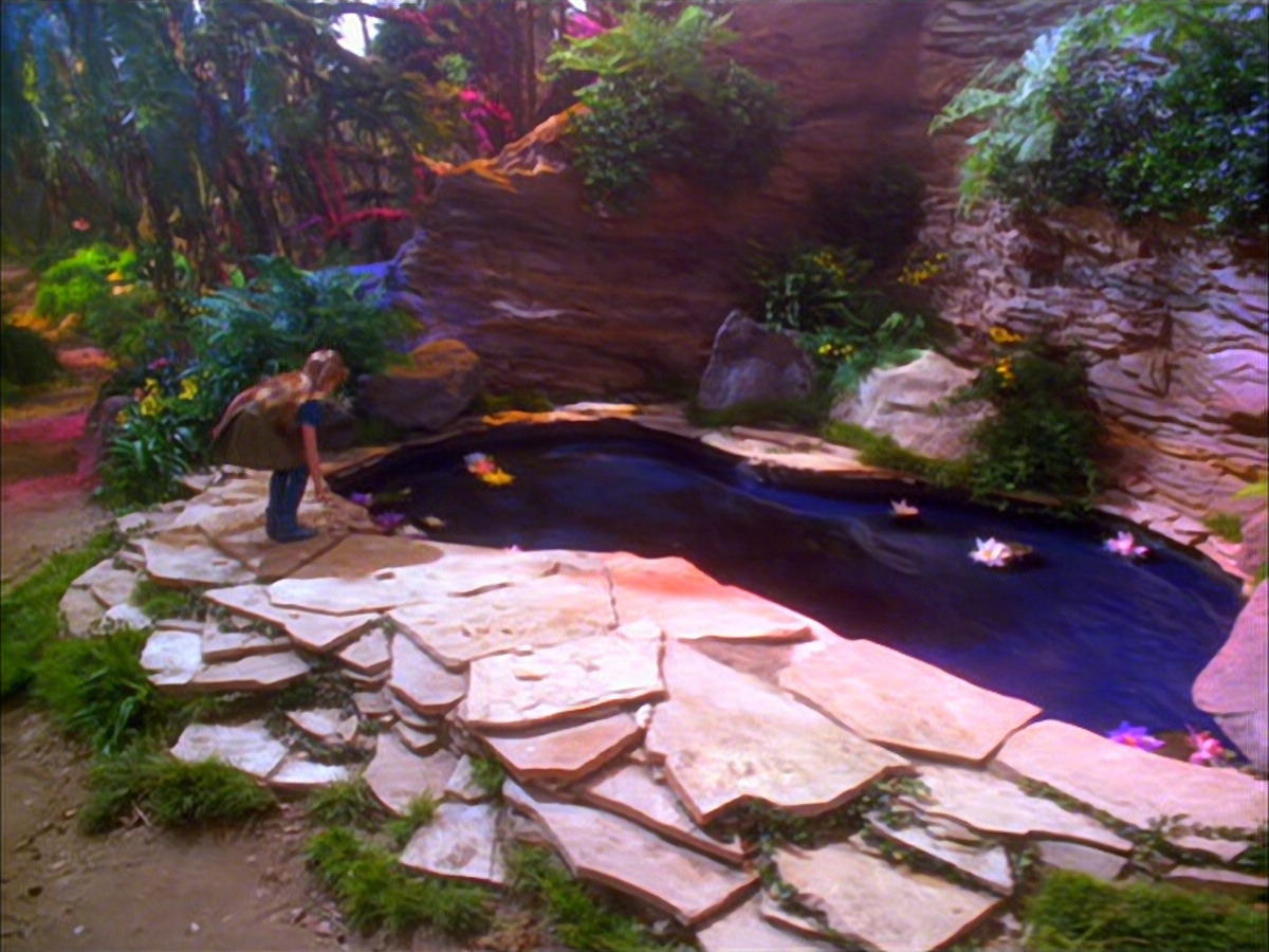 extant_StarTrek_VOY_5x05-OnceUponATime_00037.jpg