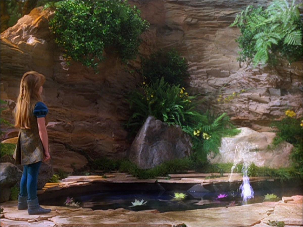 extant_StarTrek_VOY_5x05-OnceUponATime_00065.jpg