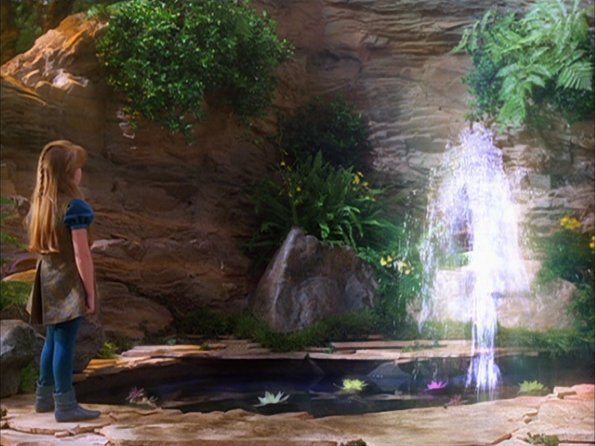 extant_StarTrek_VOY_5x05-OnceUponATime_00067.jpg