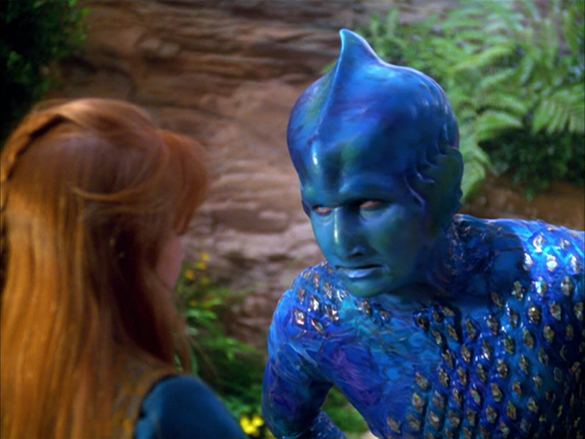 extant_StarTrek_VOY_5x05-OnceUponATime_00092.jpg
