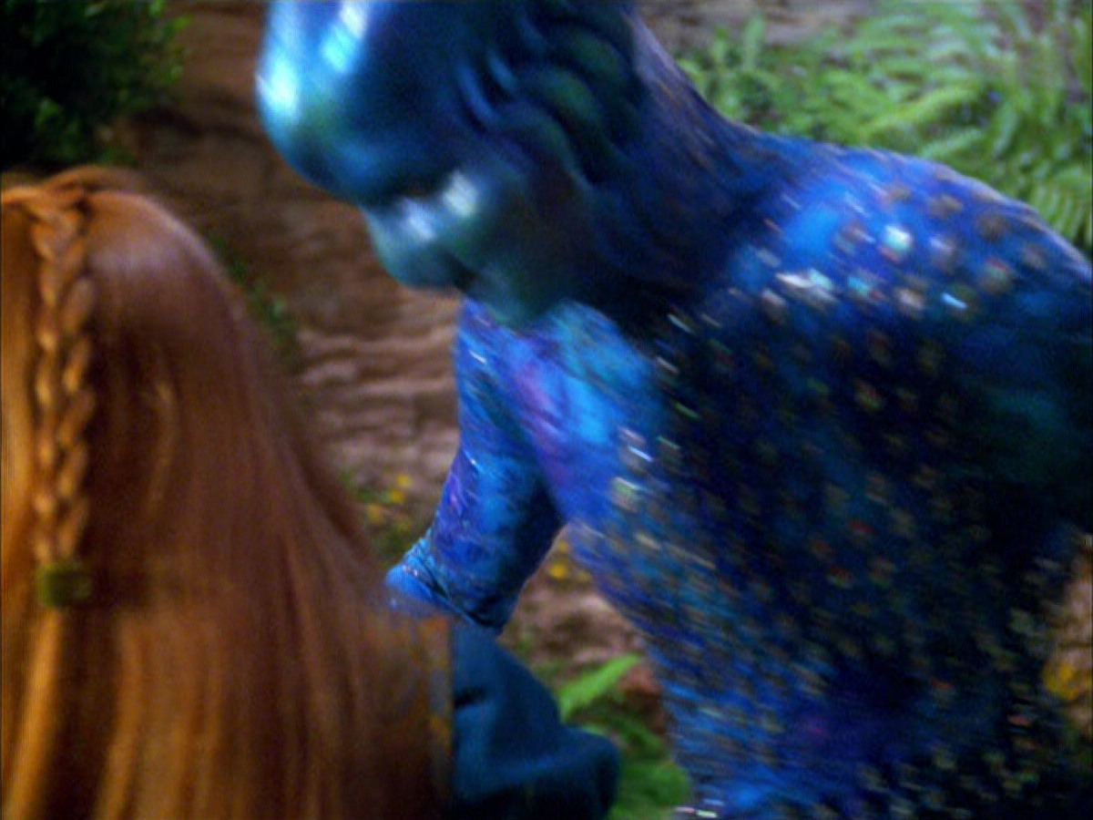extant_StarTrek_VOY_5x05-OnceUponATime_00100.jpg