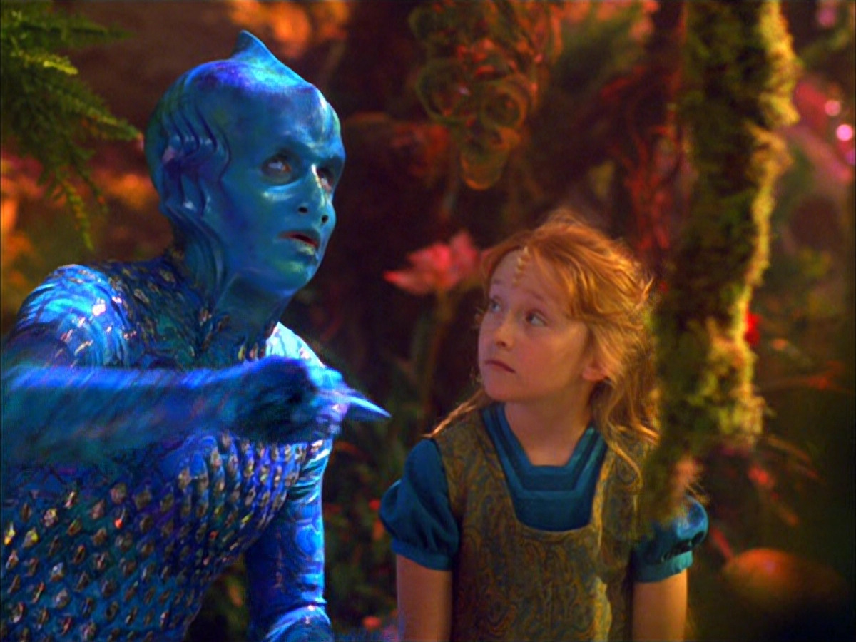 extant_StarTrek_VOY_5x05-OnceUponATime_00124.jpg