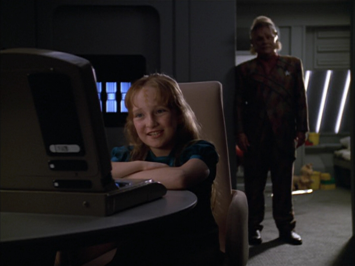 extant_StarTrek_VOY_5x05-OnceUponATime_00327.jpg