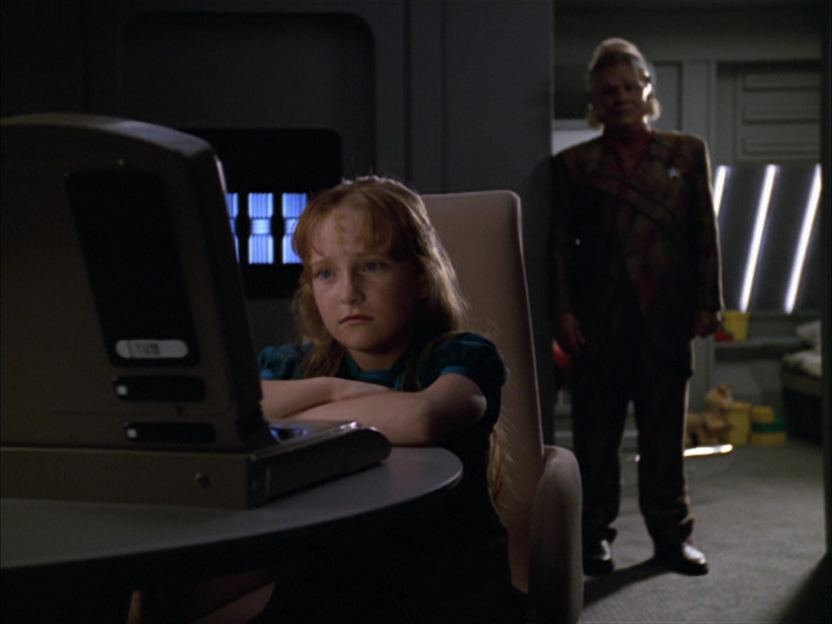 extant_StarTrek_VOY_5x05-OnceUponATime_00343.jpg
