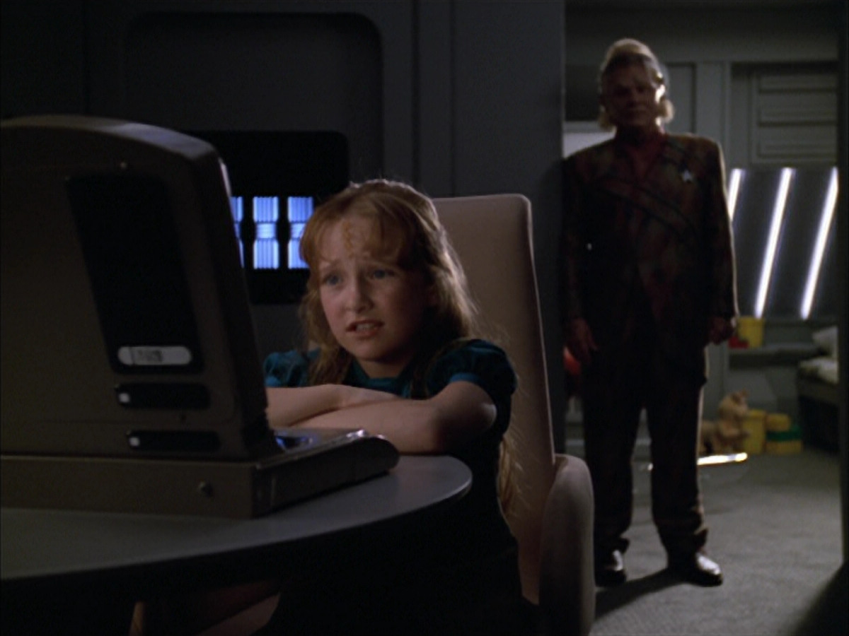 extant_StarTrek_VOY_5x05-OnceUponATime_00344.jpg