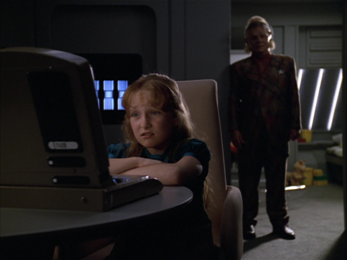 extant_StarTrek_VOY_5x05-OnceUponATime_00345.jpg
