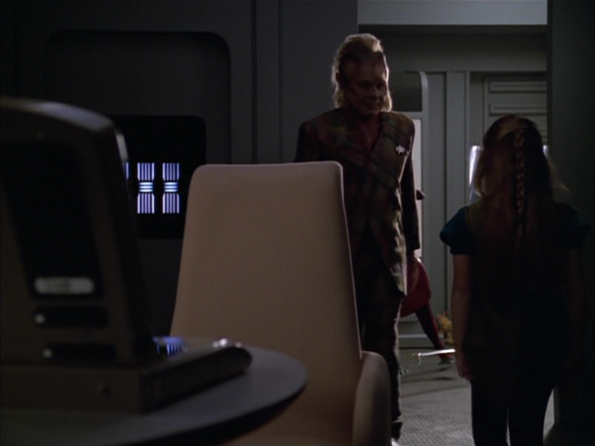 extant_StarTrek_VOY_5x05-OnceUponATime_00366.jpg