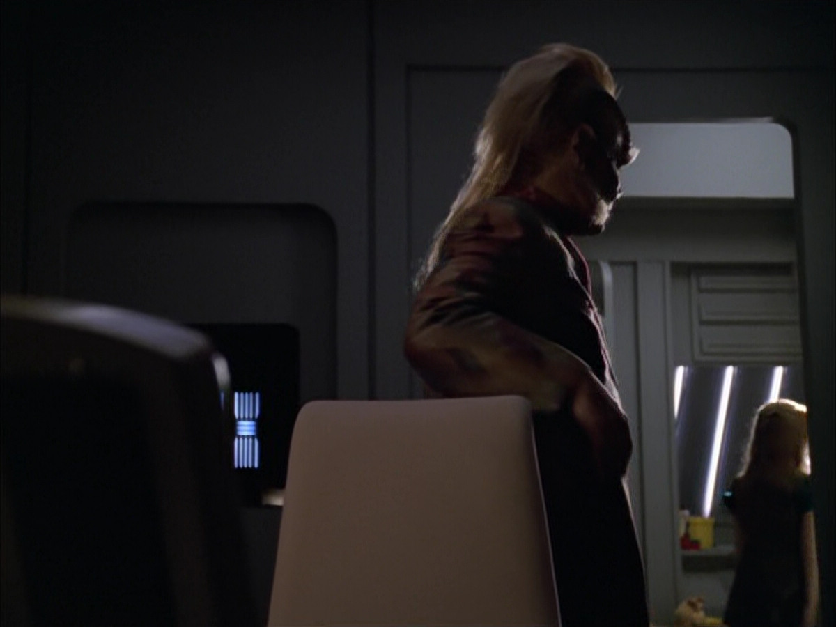extant_StarTrek_VOY_5x05-OnceUponATime_00369.jpg
