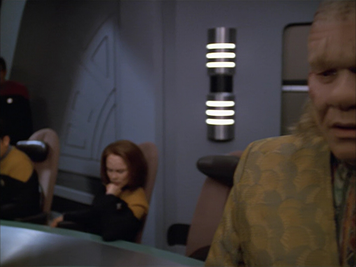 extant_StarTrek_VOY_5x05-OnceUponATime_00608.jpg