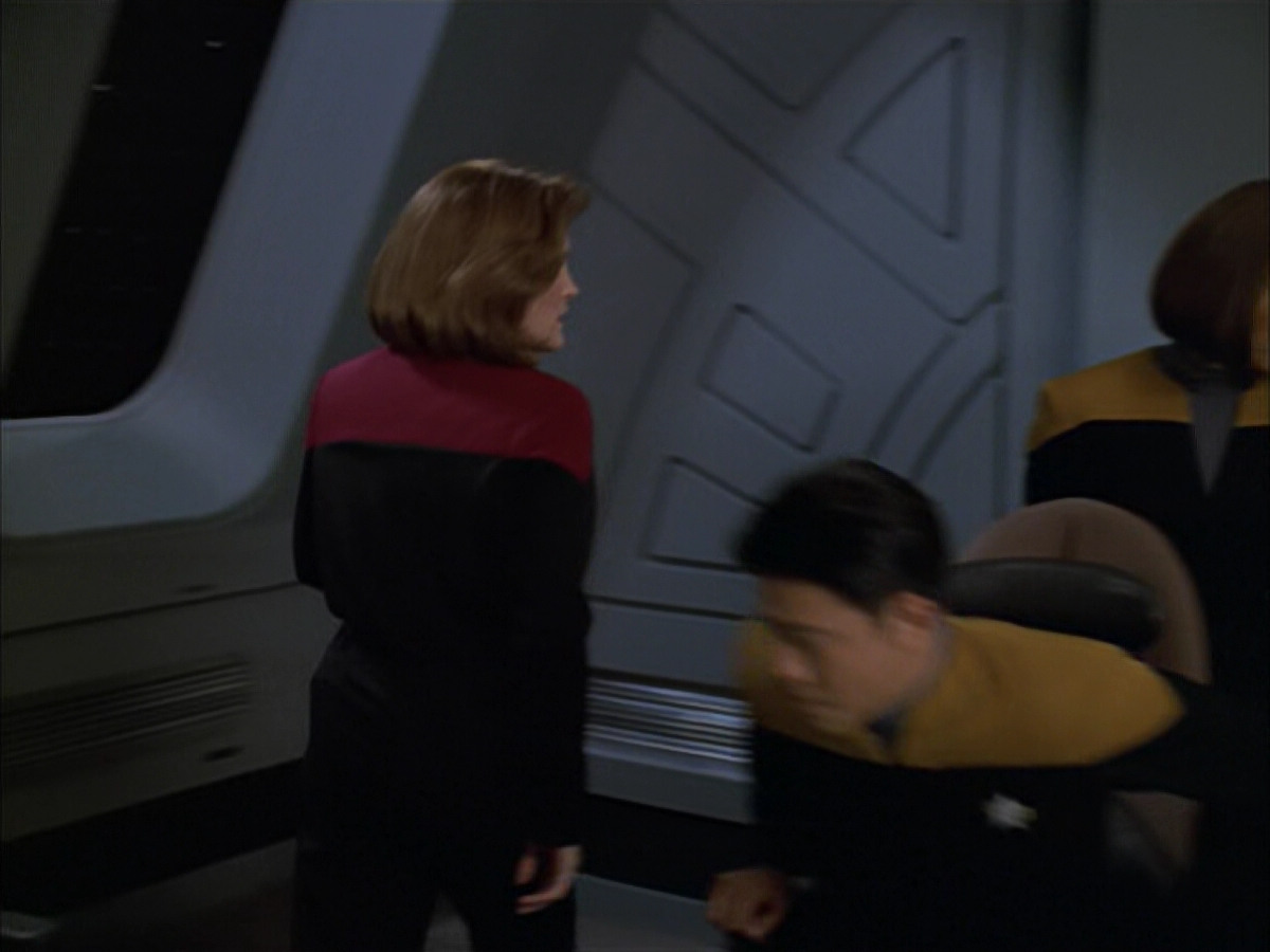 extant_StarTrek_VOY_5x05-OnceUponATime_00706.jpg