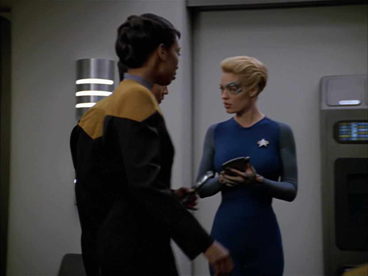 extant_StarTrek_VOY_5x05-OnceUponATime_00745.jpg