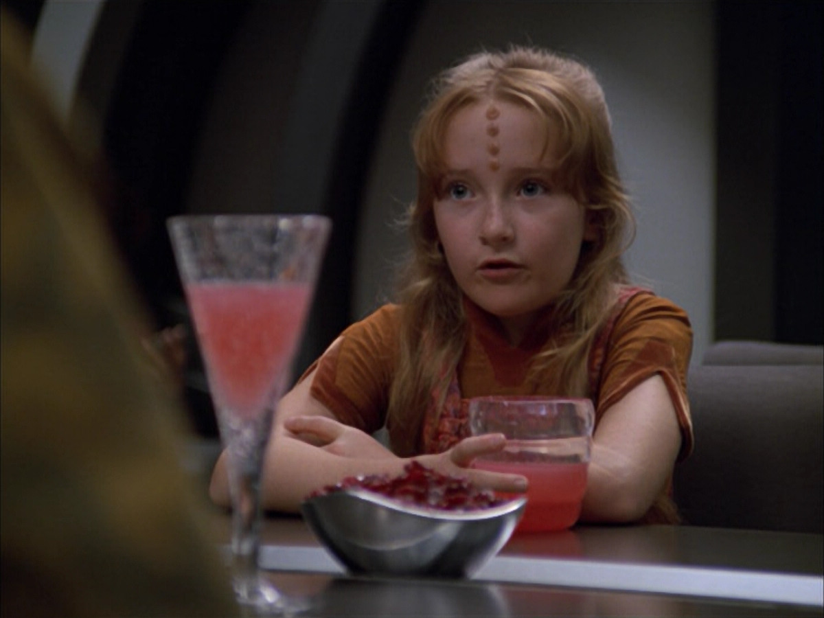 extant_StarTrek_VOY_5x05-OnceUponATime_00749.jpg