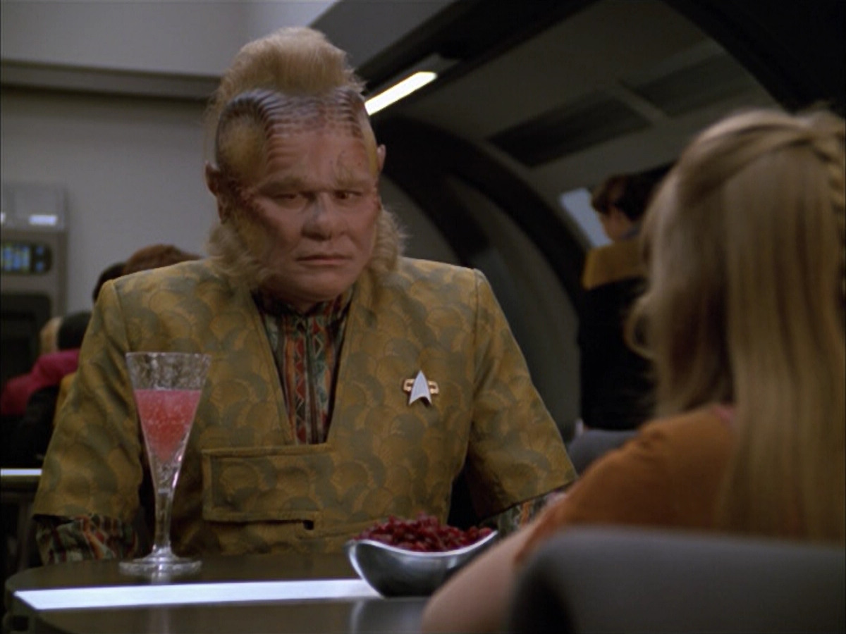 extant_StarTrek_VOY_5x05-OnceUponATime_00750.jpg