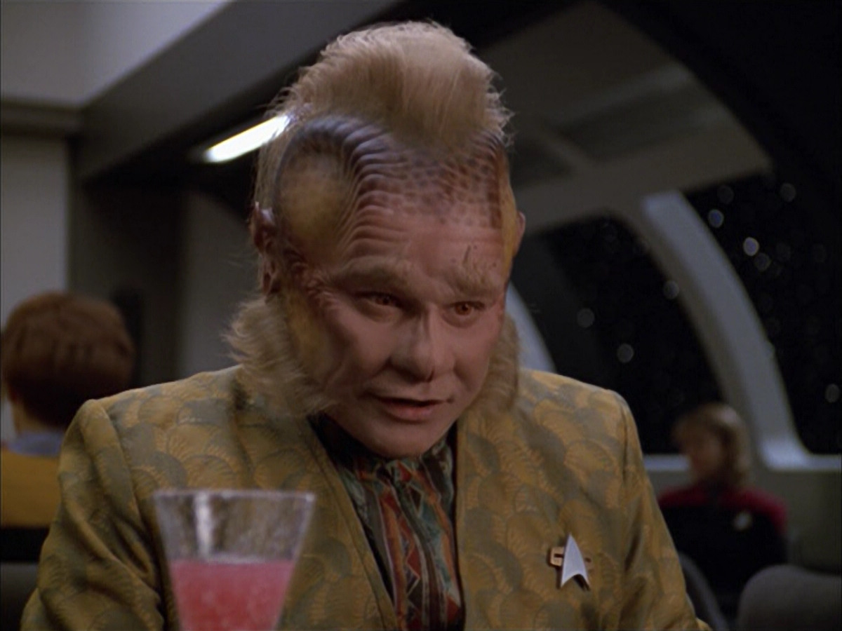 extant_StarTrek_VOY_5x05-OnceUponATime_00774.jpg