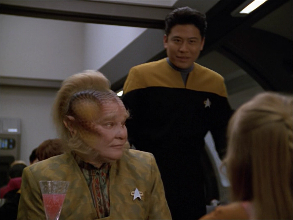 extant_StarTrek_VOY_5x05-OnceUponATime_00787.jpg