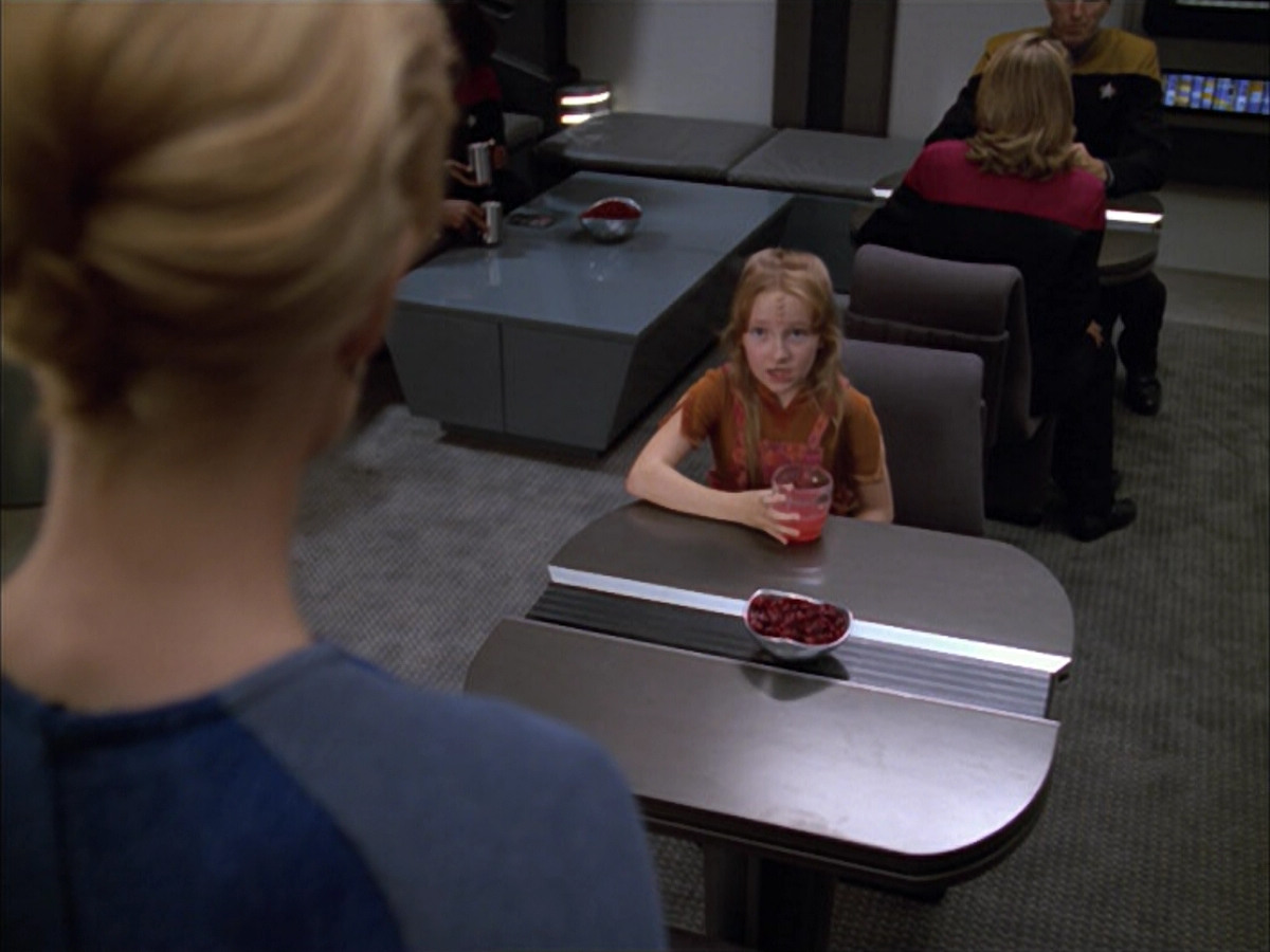 extant_StarTrek_VOY_5x05-OnceUponATime_00833.jpg
