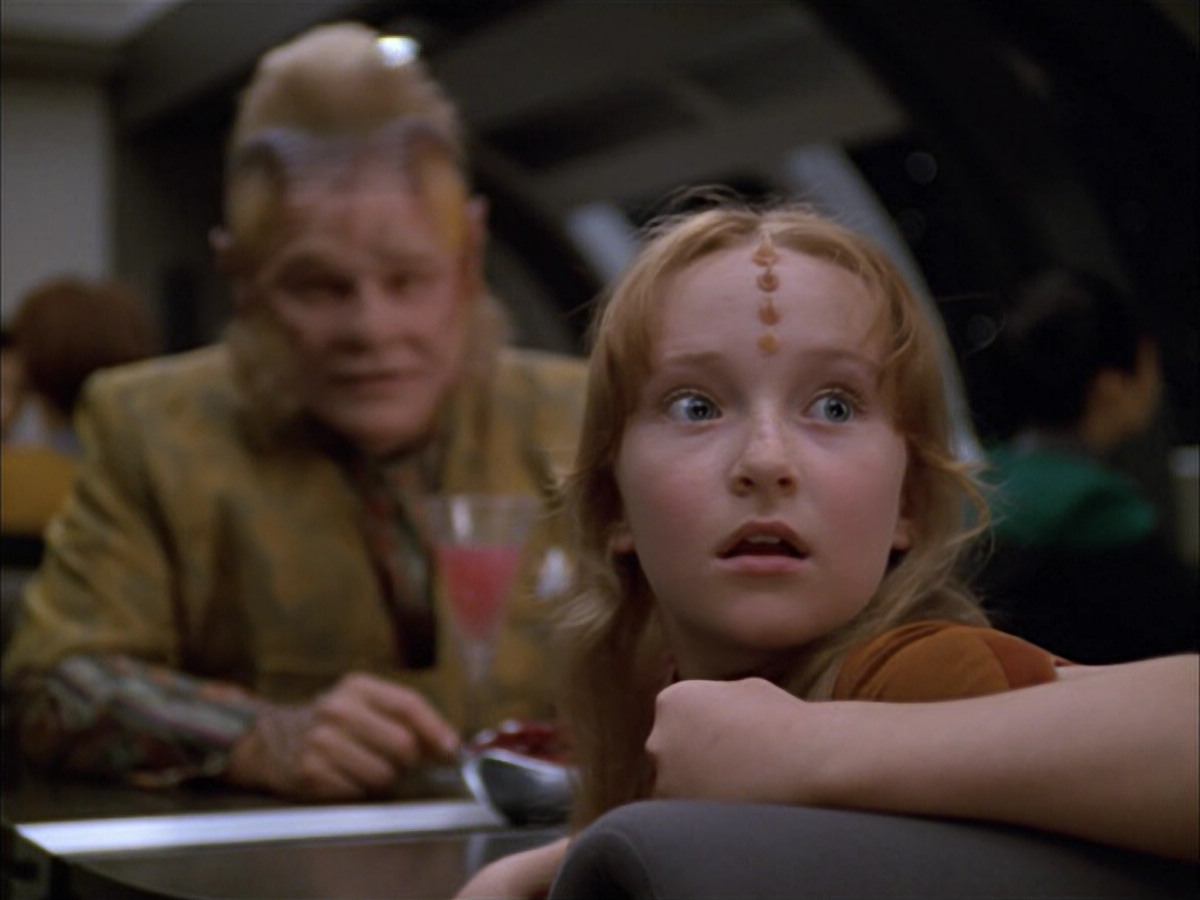 extant_StarTrek_VOY_5x05-OnceUponATime_00854.jpg