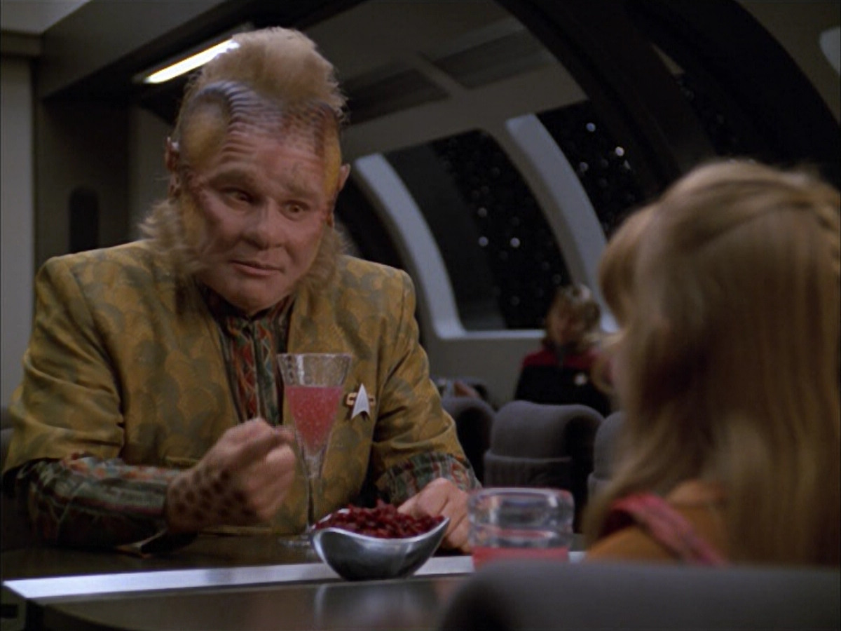 extant_StarTrek_VOY_5x05-OnceUponATime_00908.jpg