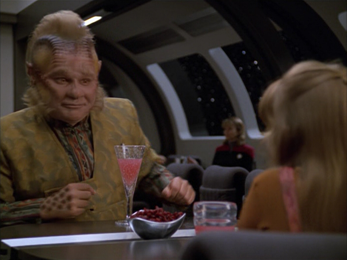 extant_StarTrek_VOY_5x05-OnceUponATime_00909.jpg