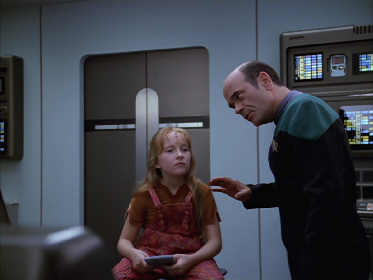 extant_StarTrek_VOY_5x05-OnceUponATime_01301.jpg