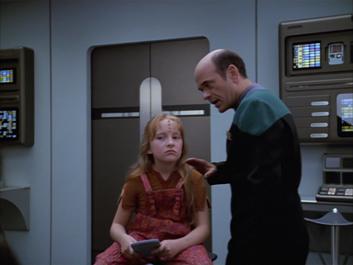 extant_StarTrek_VOY_5x05-OnceUponATime_01302.jpg
