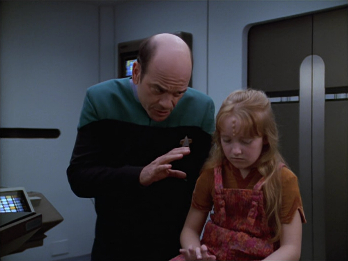 extant_StarTrek_VOY_5x05-OnceUponATime_01306.jpg