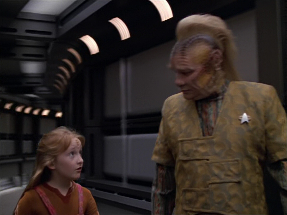 extant_StarTrek_VOY_5x05-OnceUponATime_01432.jpg